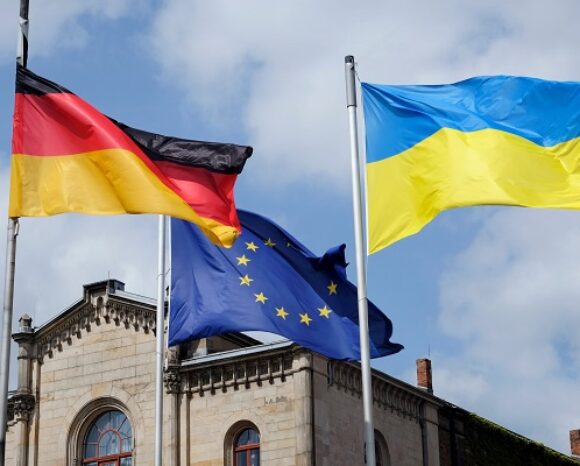 Deutschland- & Ukraine- & EU-Flagge