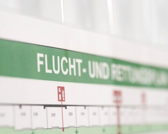 Nahaufnahme von einem Fluchtplan und Rettungsweg