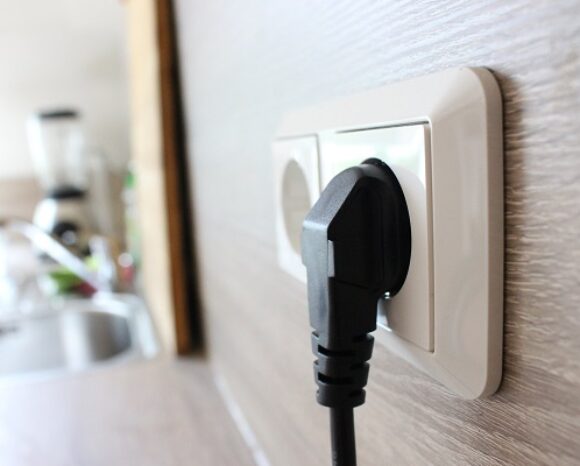 Stecker in Steckdose