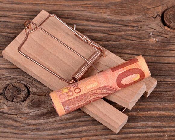 10 Euro-Schein als Köder in einer Mausfalle