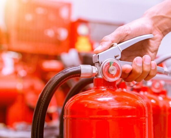 Nahaufnahme eines Feuerlöschers