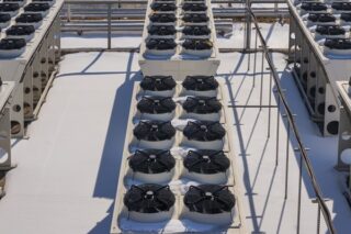 Verdunstungskühlanlagen auf einem Dach