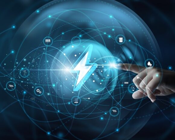 Finger zeigt auf ein Blitzsymbol in Hologram