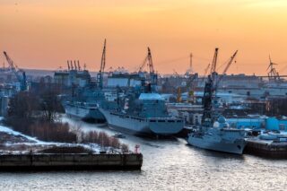 Überholung von deutschen Marineschiffen in einer Werft im Hamburger Hafen