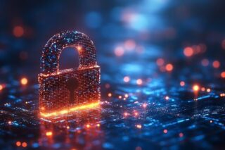 Leuchtendes digitales Schloss auf blauer Schaltkreislandschaft; Symbol für Cybersicherheit, Datenschutz, Netzwerksicherheit und Verschlüsselung."